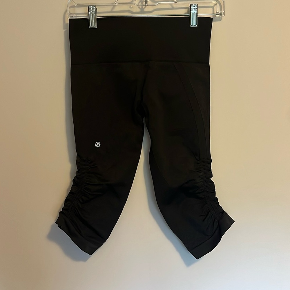Lululemon Leggings Capri Ruched Scrunch Crop Flow